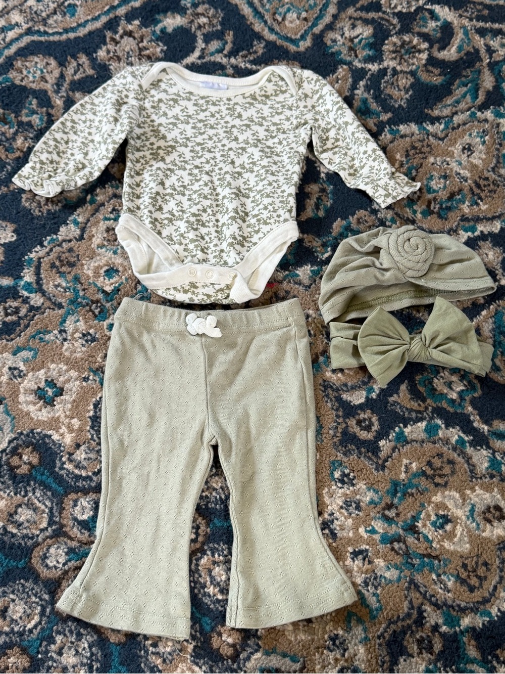 Jessica Simpson Olive Green Floral Bodysuit & Pants Set with Headbands
